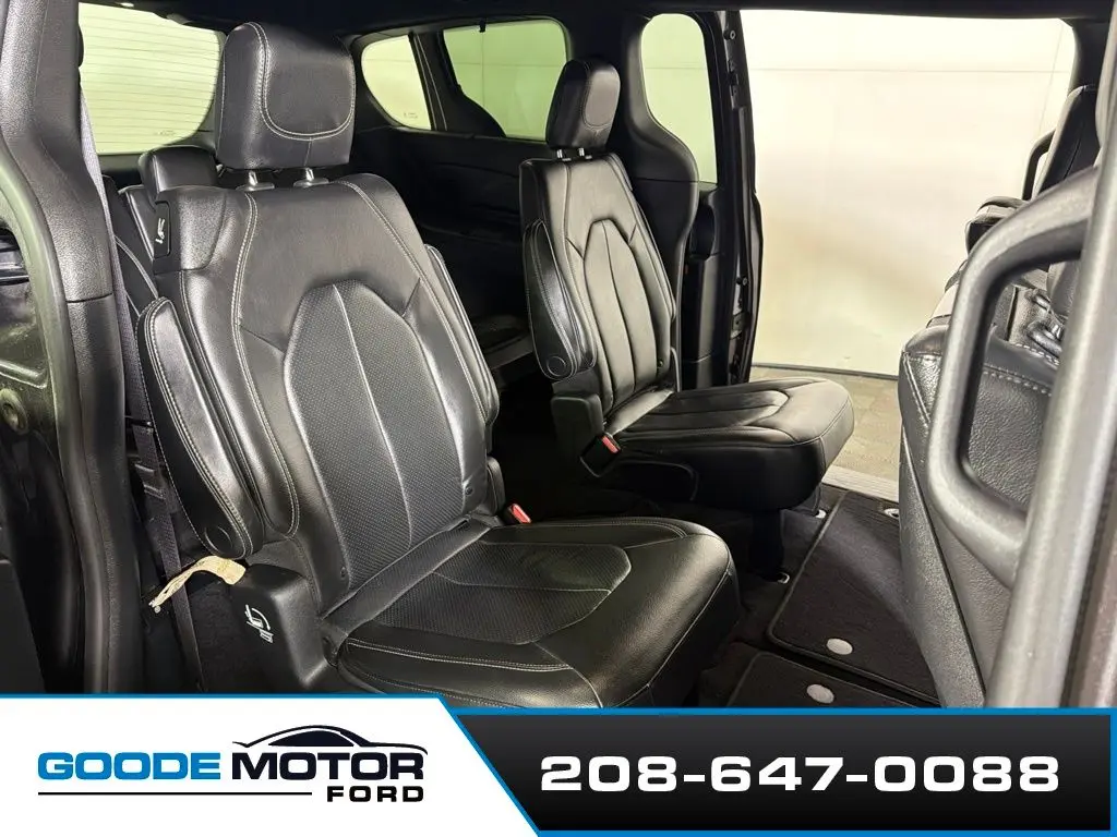 2020 Chrysler Pacifica - $17,999