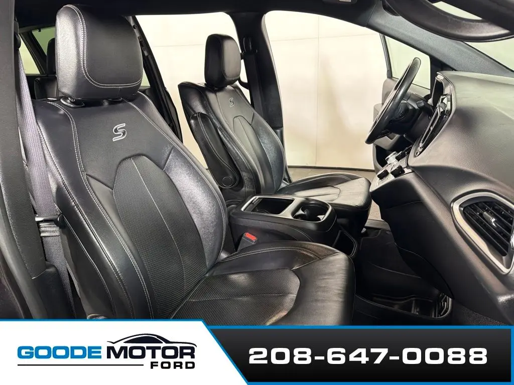 2020 Chrysler Pacifica - $17,999