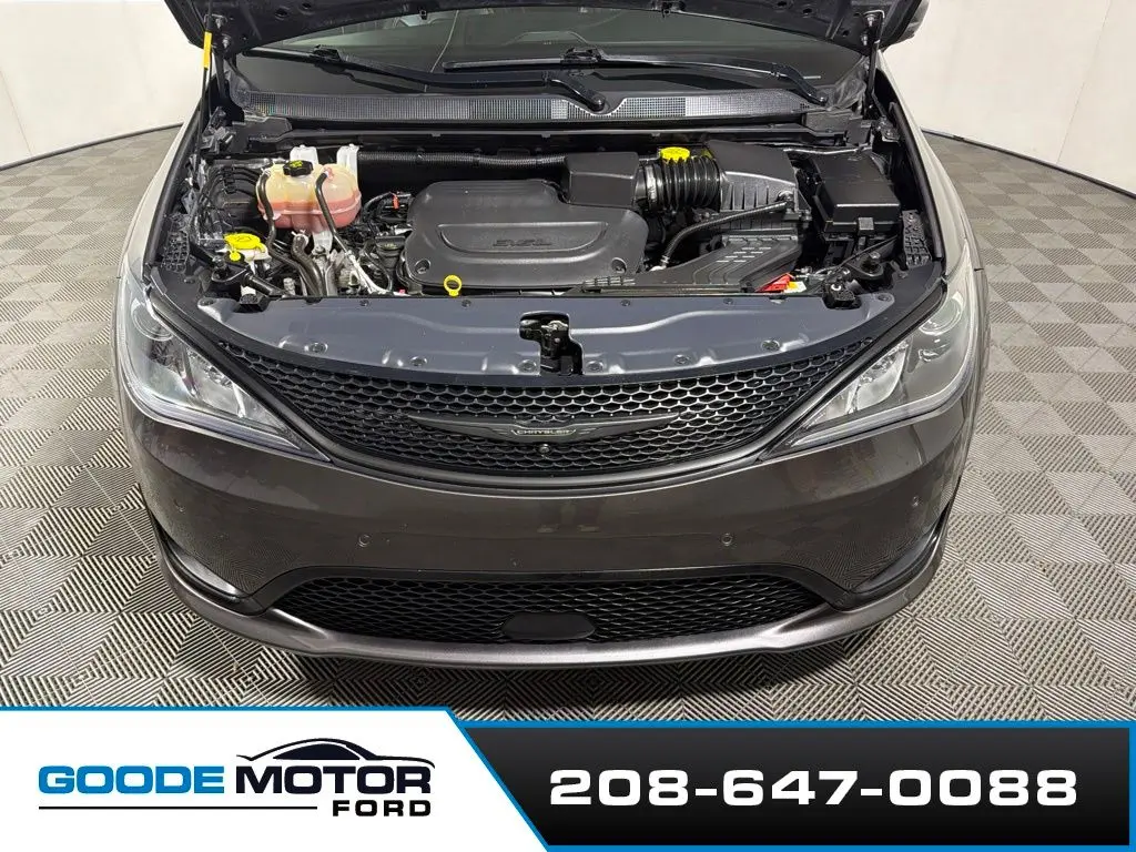 2020 Chrysler Pacifica - $17,999