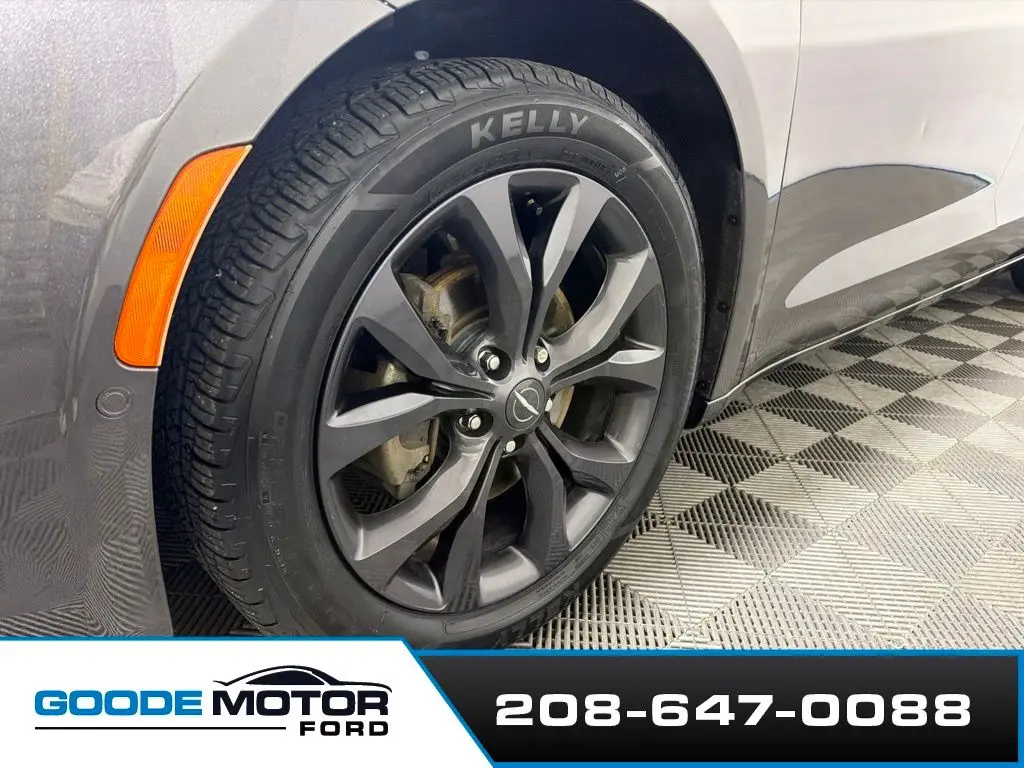 2020 Chrysler Pacifica - $17,999