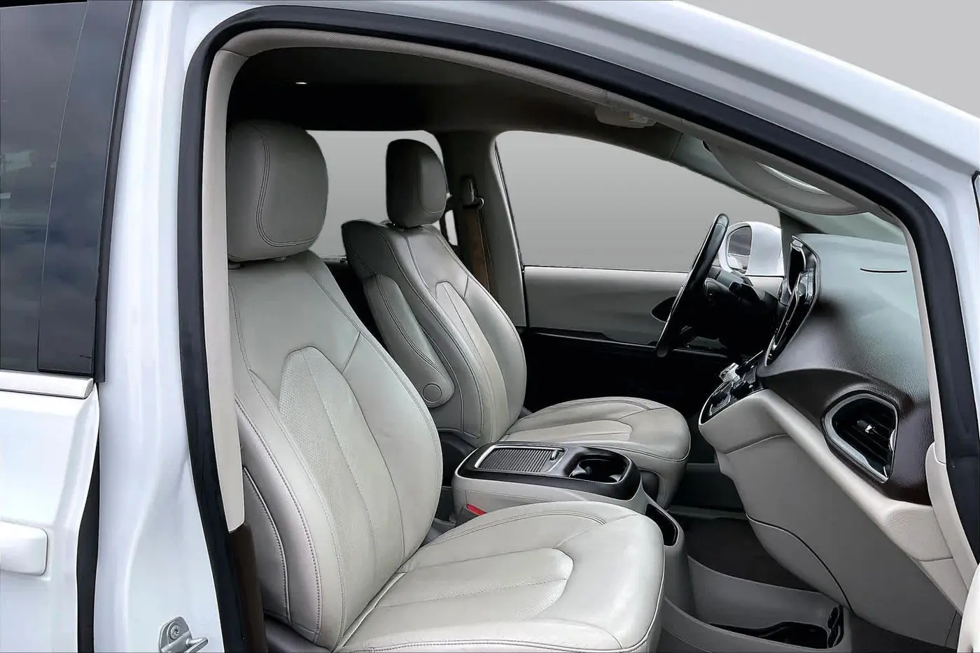 2020 Chrysler Pacifica - $12,995