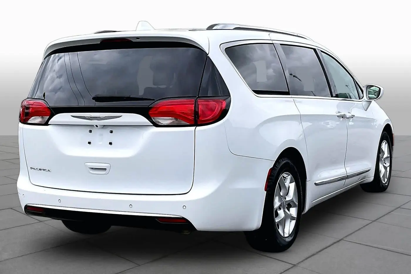 2020 Chrysler Pacifica - $12,995