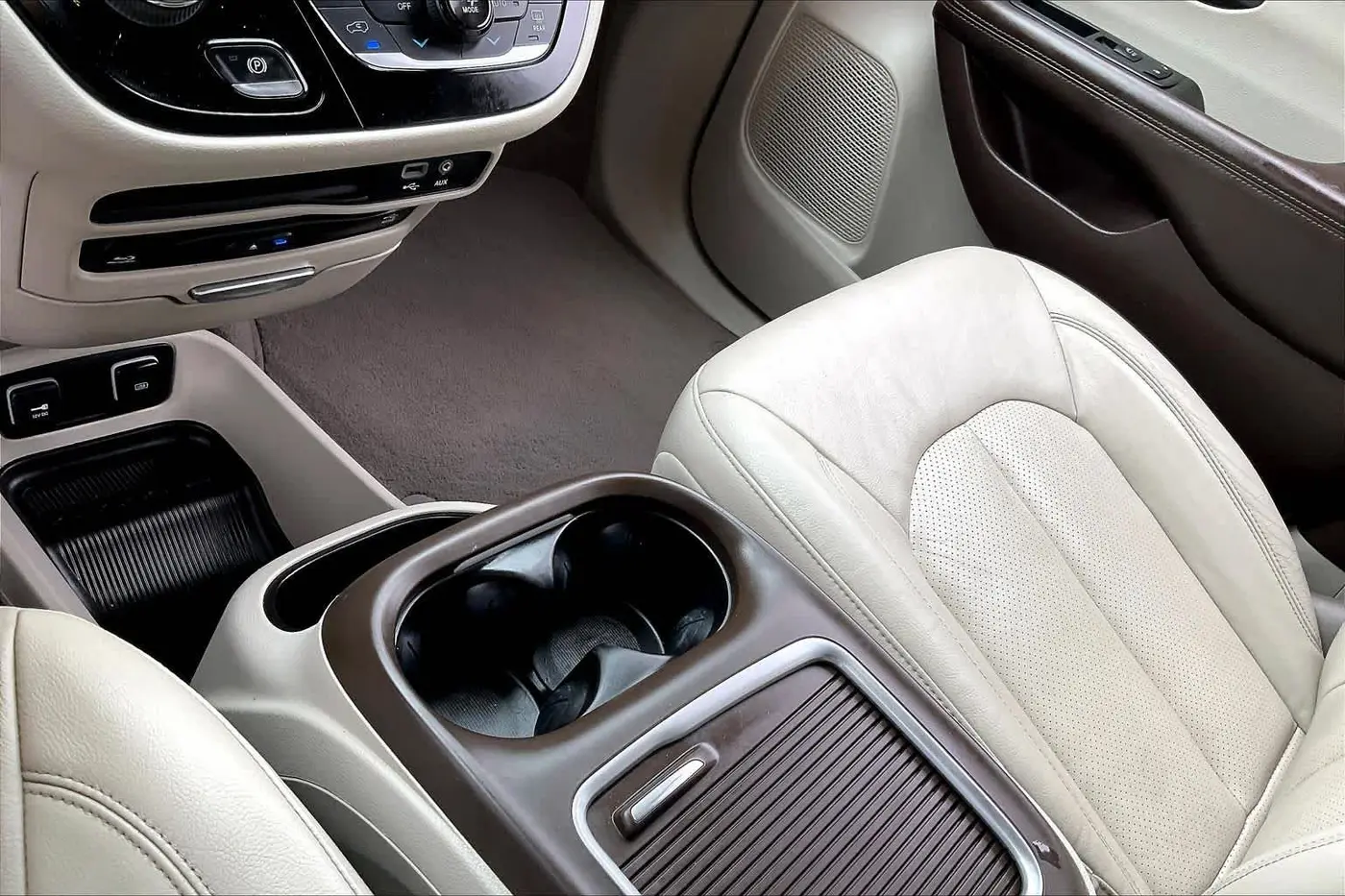 2020 Chrysler Pacifica - $12,995