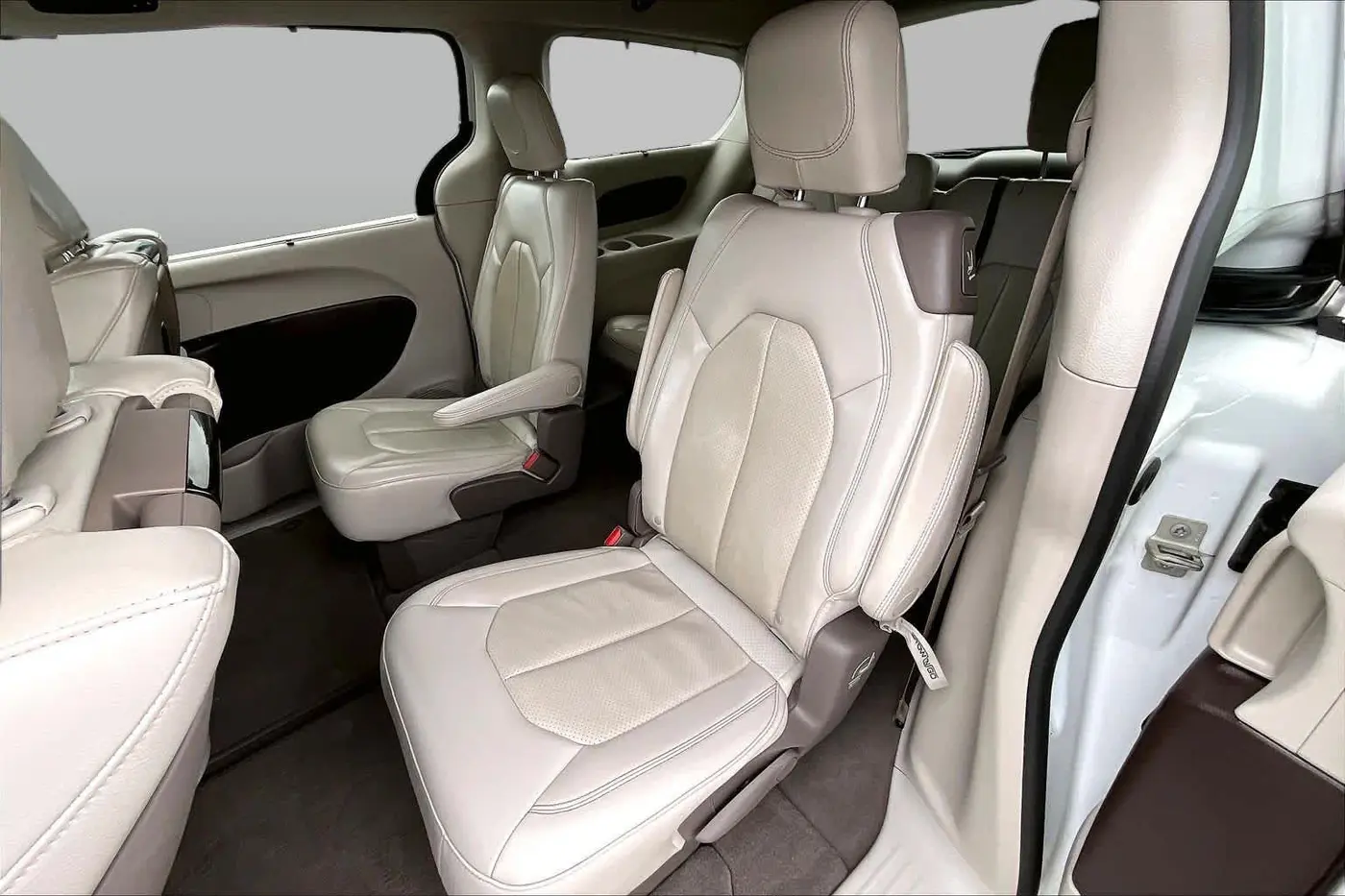 2020 Chrysler Pacifica - $12,995