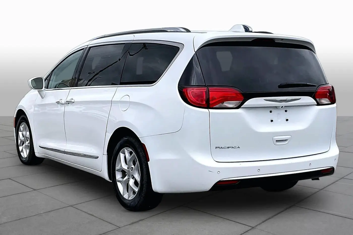 2020 Chrysler Pacifica - $12,995