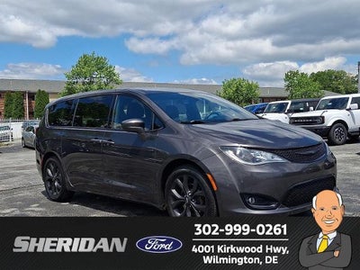 2020 Chrysler Pacifica Touring 4DR Mini-Van