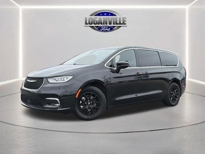 Photo of a 2023 Chrysler Pacifica Touring 4DR Mini-Van for sale