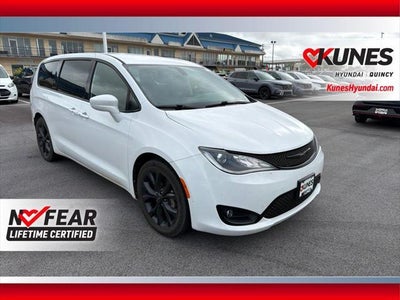 2020 Chrysler Pacifica Touring 4DR Mini-Van