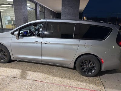 2021 Chrysler Pacifica Touring 4DR Mini-Van