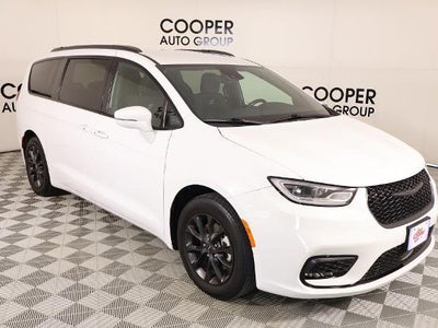 2021 Chrysler Pacifica Touring 4DR Mini-Van