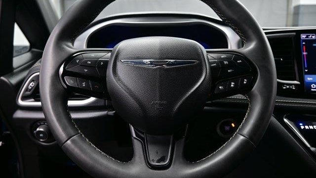 2024 Chrysler Pacifica Touring