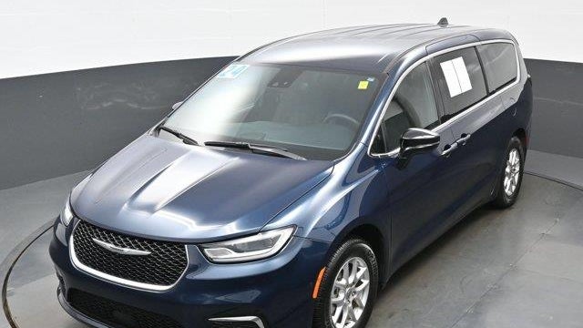 2024 Chrysler Pacifica Touring