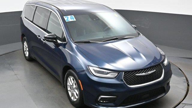 2024 Chrysler Pacifica Touring