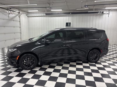 2021 Chrysler Pacifica Touring 4DR Mini-Van