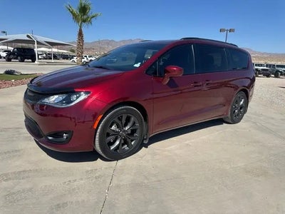 2018 Chrysler Pacifica Touring Plus 4DR Mini-Van