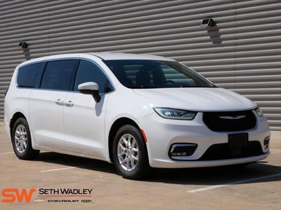 2023 Chrysler Pacifica Touring 4DR Mini-Van