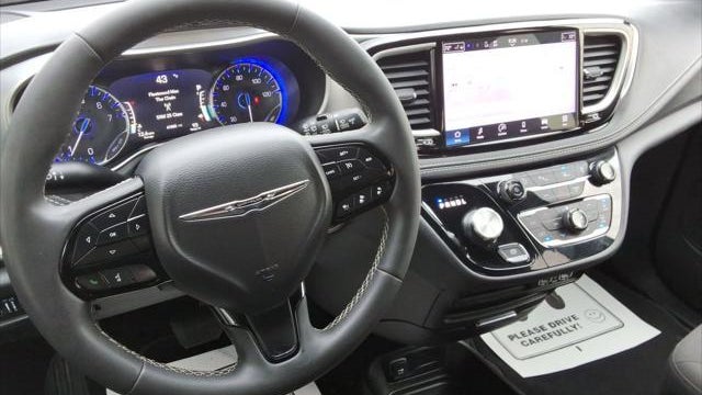 2023 Chrysler Pacifica Touring