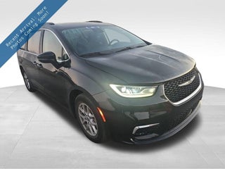 2021 Chrysler Pacifica with Brilliant Black Crystal Pearlcoat Exterior