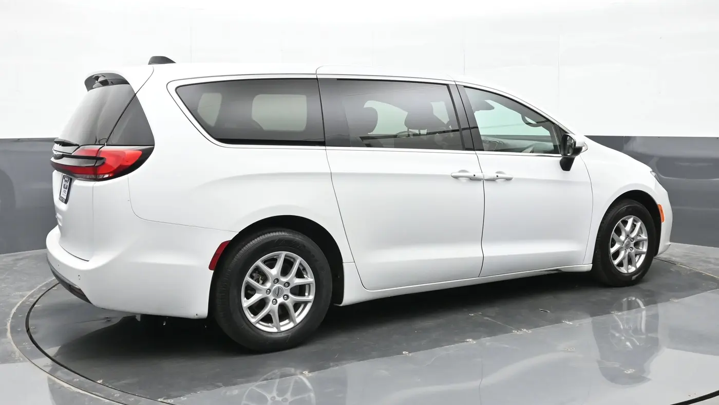 2023 Chrysler Pacifica Touring