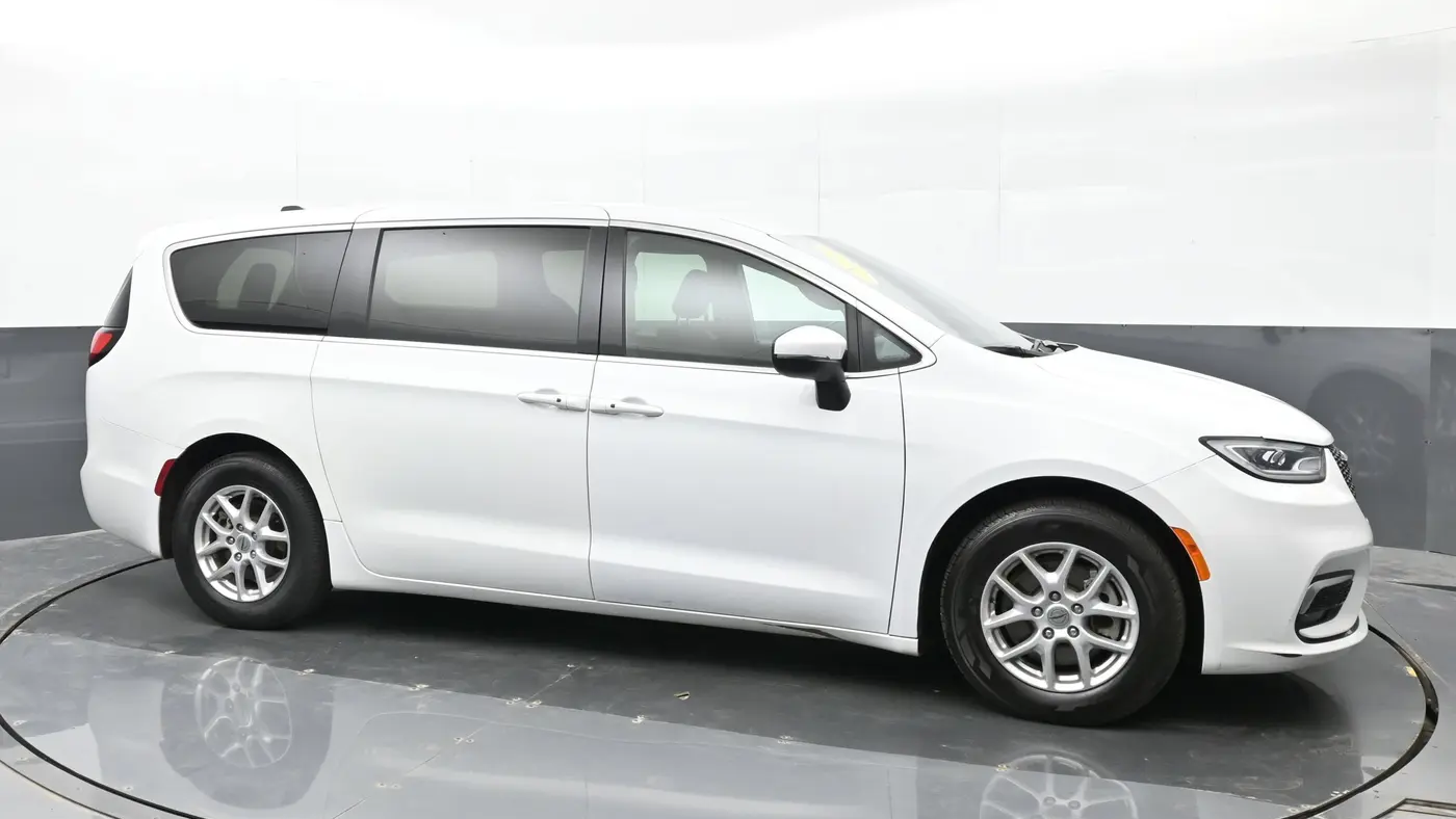 2023 Chrysler Pacifica Touring