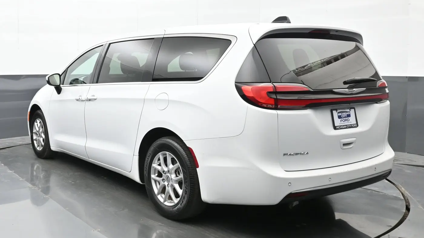 2023 Chrysler Pacifica Touring