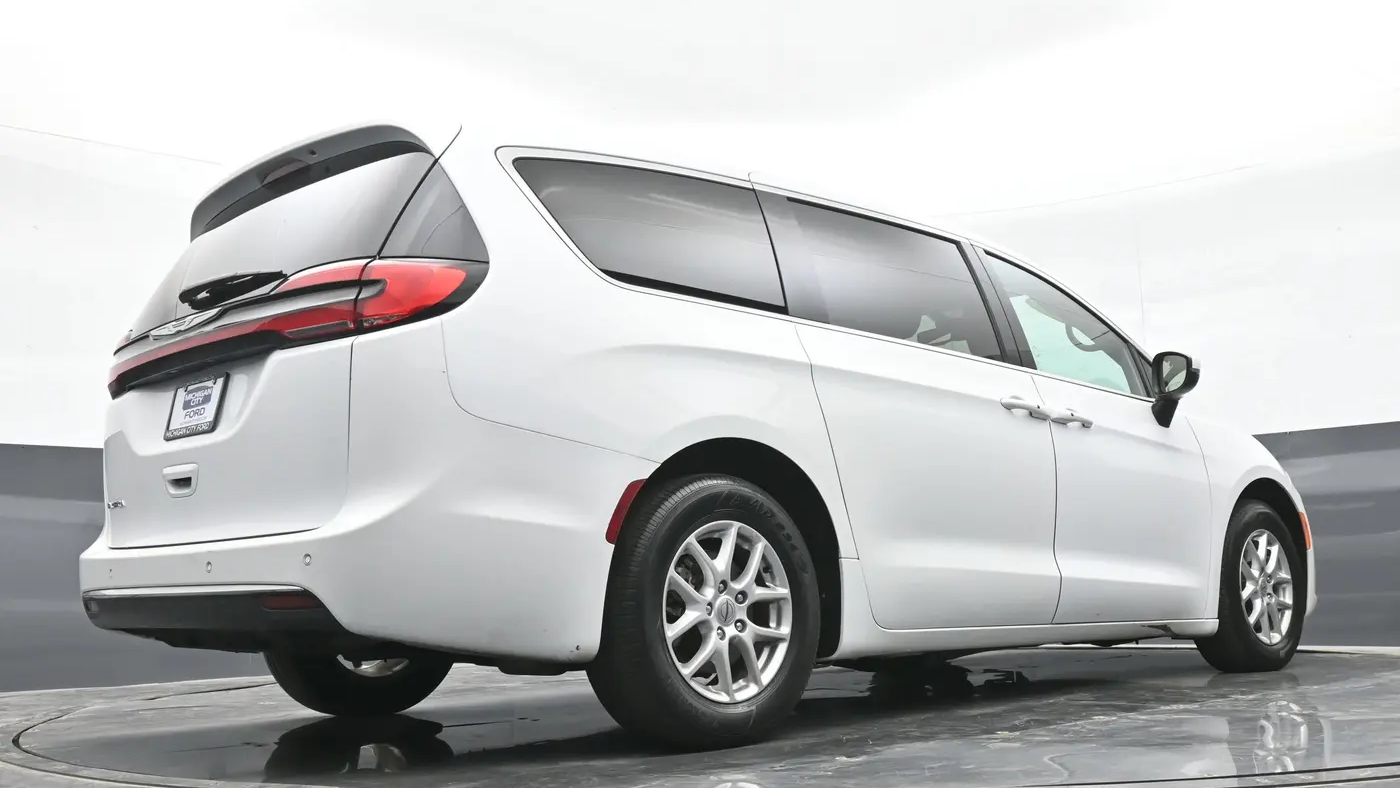 2023 Chrysler Pacifica Touring