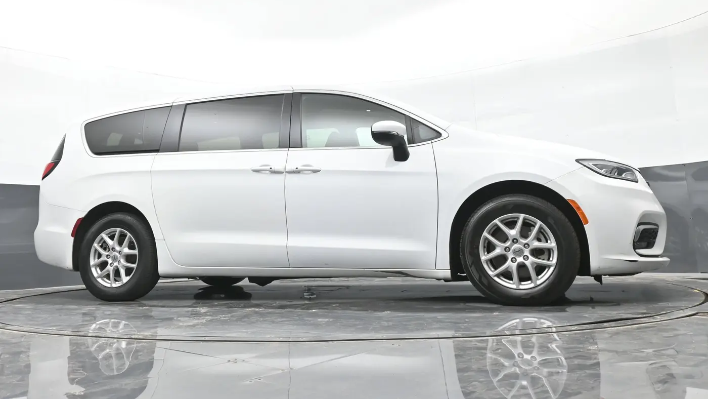 2023 Chrysler Pacifica Touring