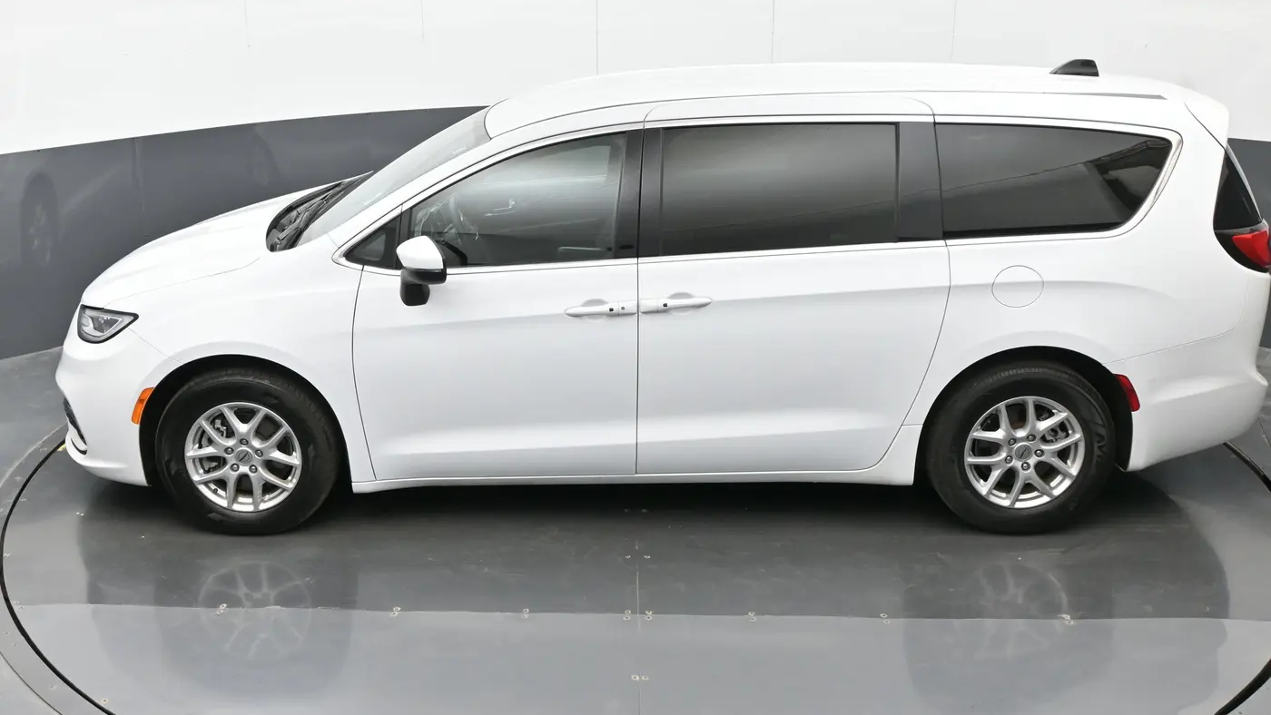 2023 Chrysler Pacifica Touring