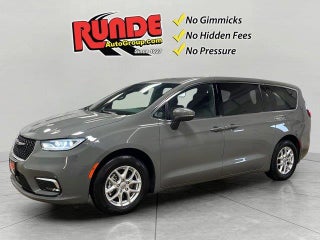 2023 Chrysler Pacifica with Ceramic Gray Clearcoat Exterior