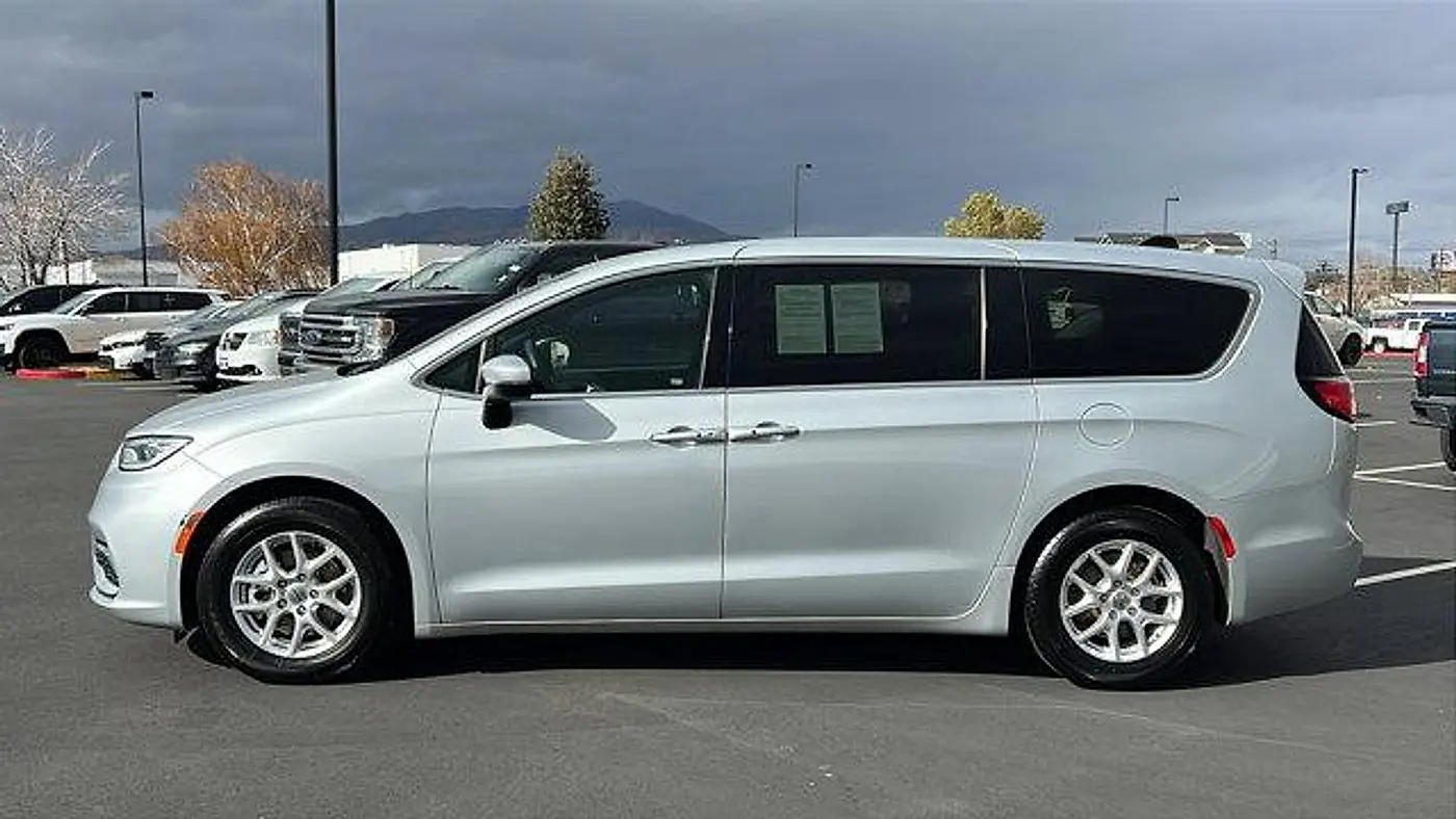 2023 Chrysler Pacifica Touring