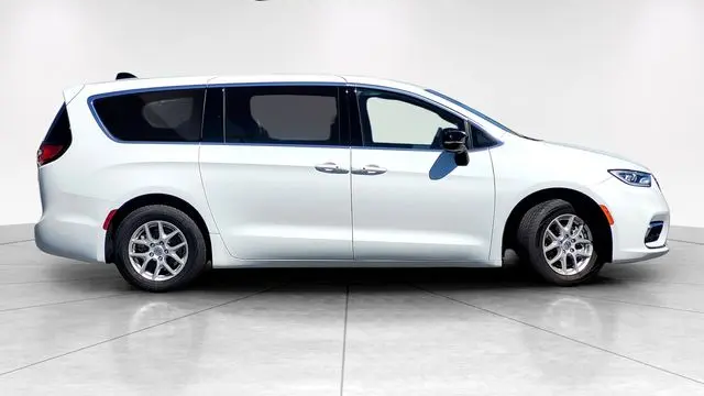 2024 Chrysler Pacifica Touring