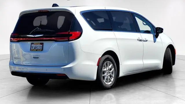 2024 Chrysler Pacifica Touring