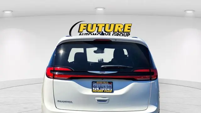 2024 Chrysler Pacifica Touring