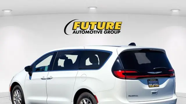 2024 Chrysler Pacifica Touring