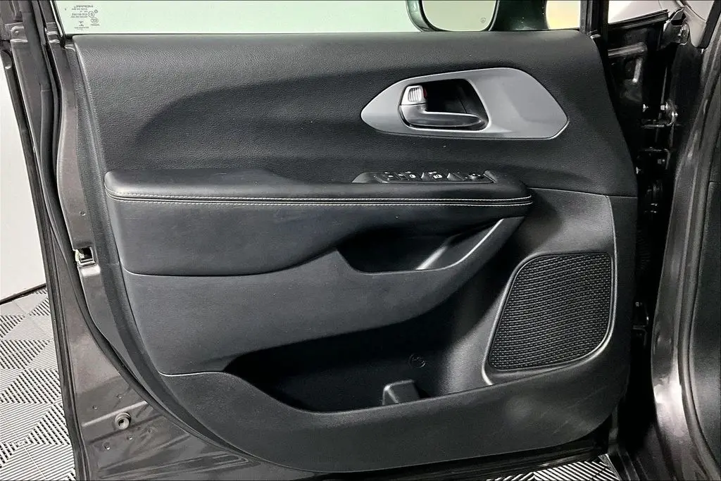 2020 Chrysler Pacifica - $19,241
