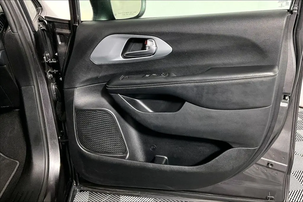 2020 Chrysler Pacifica - $19,241