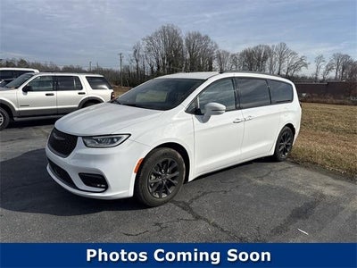 Photo of a 2021 Chrysler Pacifica Touring 4DR Mini-Van for sale