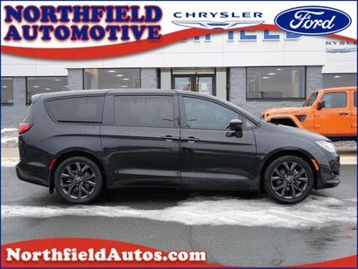 2018 Chrysler Pacifica Touring Plus 4DR Mini-Van