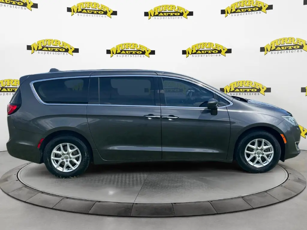 2020 Chrysler Pacifica - $12,867