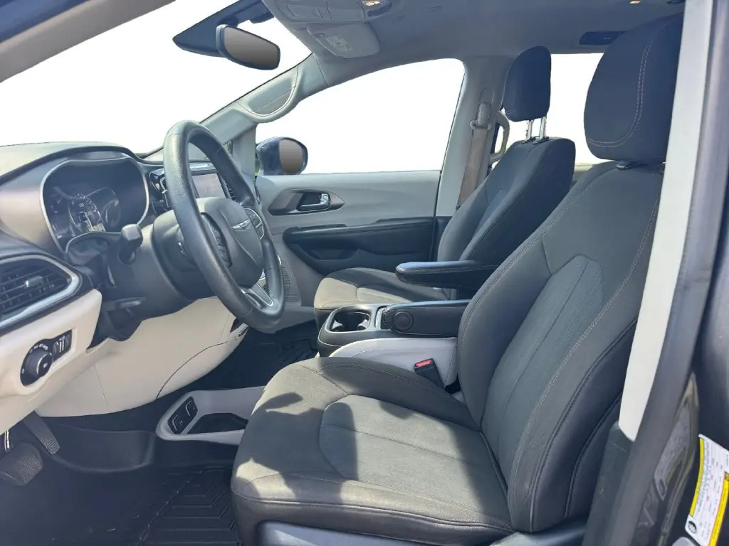 2020 Chrysler Pacifica - $12,867