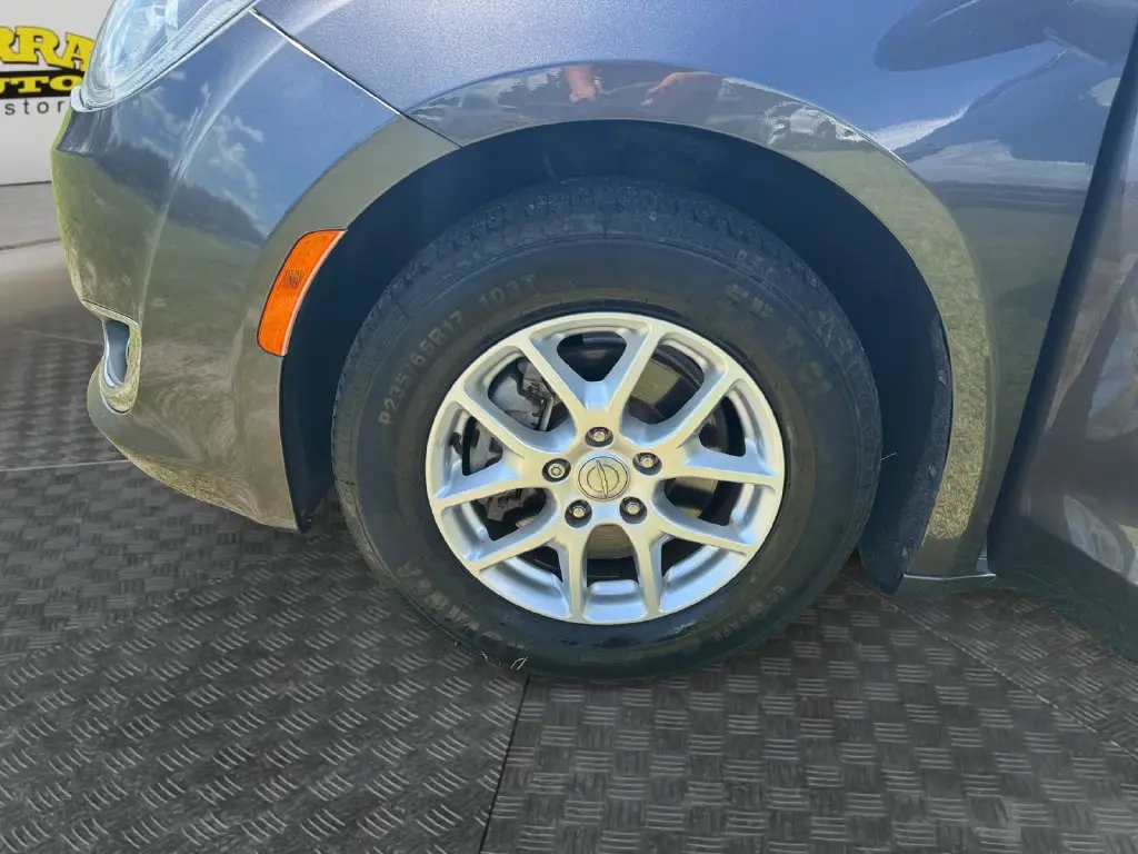 2020 Chrysler Pacifica - $12,867