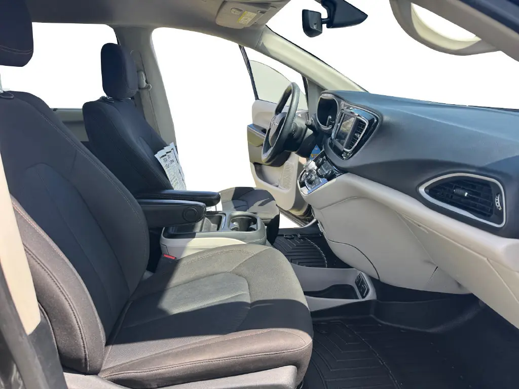 2020 Chrysler Pacifica - $12,867