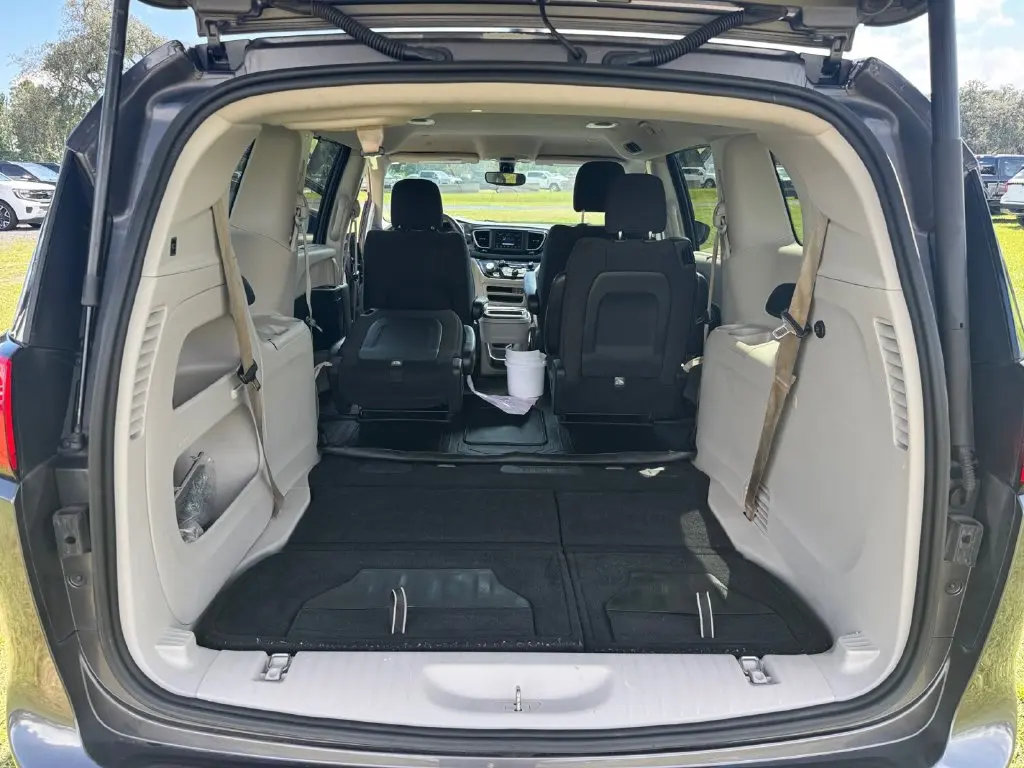2020 Chrysler Pacifica - $12,867