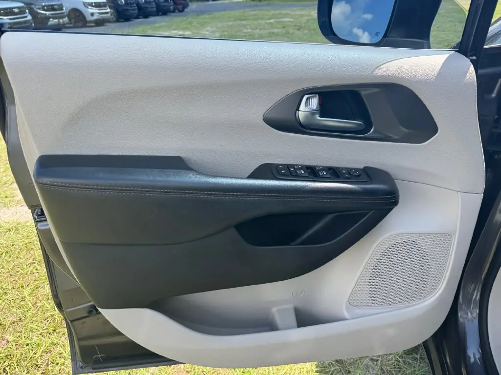 2020 Chrysler Pacifica - $12,867