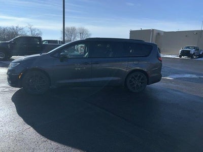 2021 Chrysler Pacifica Touring 4DR Mini-Van