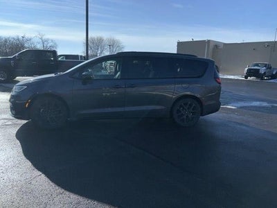 2021 Chrysler Pacifica Touring 4DR Mini-Van