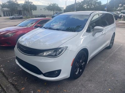2018 Chrysler Pacifica Touring Plus 4DR Mini-Van