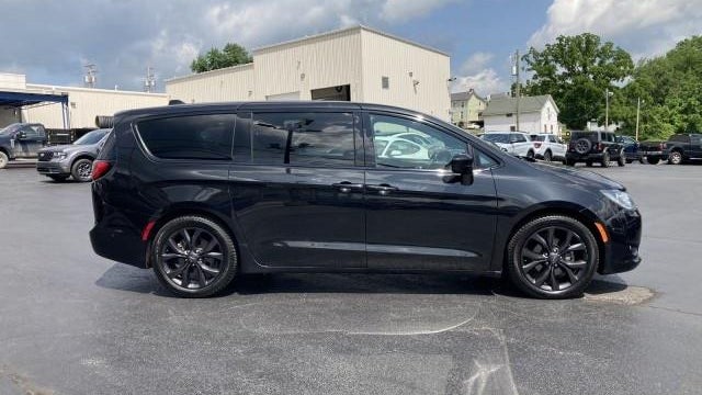 2020 Chrysler Pacifica Touring