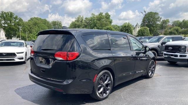 2020 Chrysler Pacifica Touring