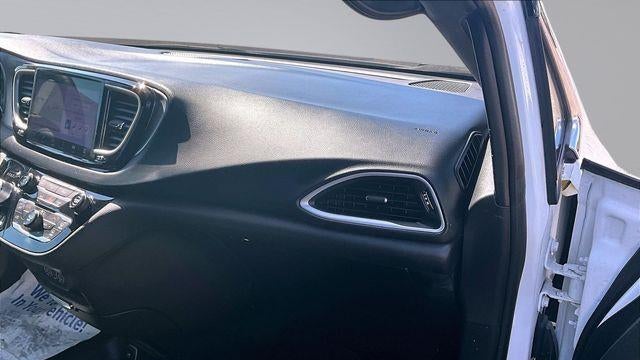 2023 Chrysler Pacifica Touring